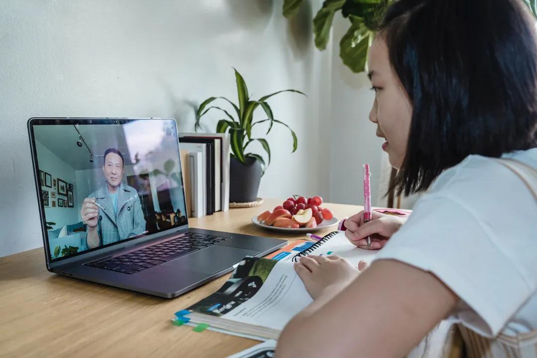 学西语后悔女生就业难，挑战与机遇并存