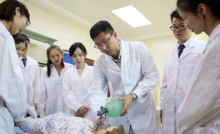 学医大学排名及分数线解析
