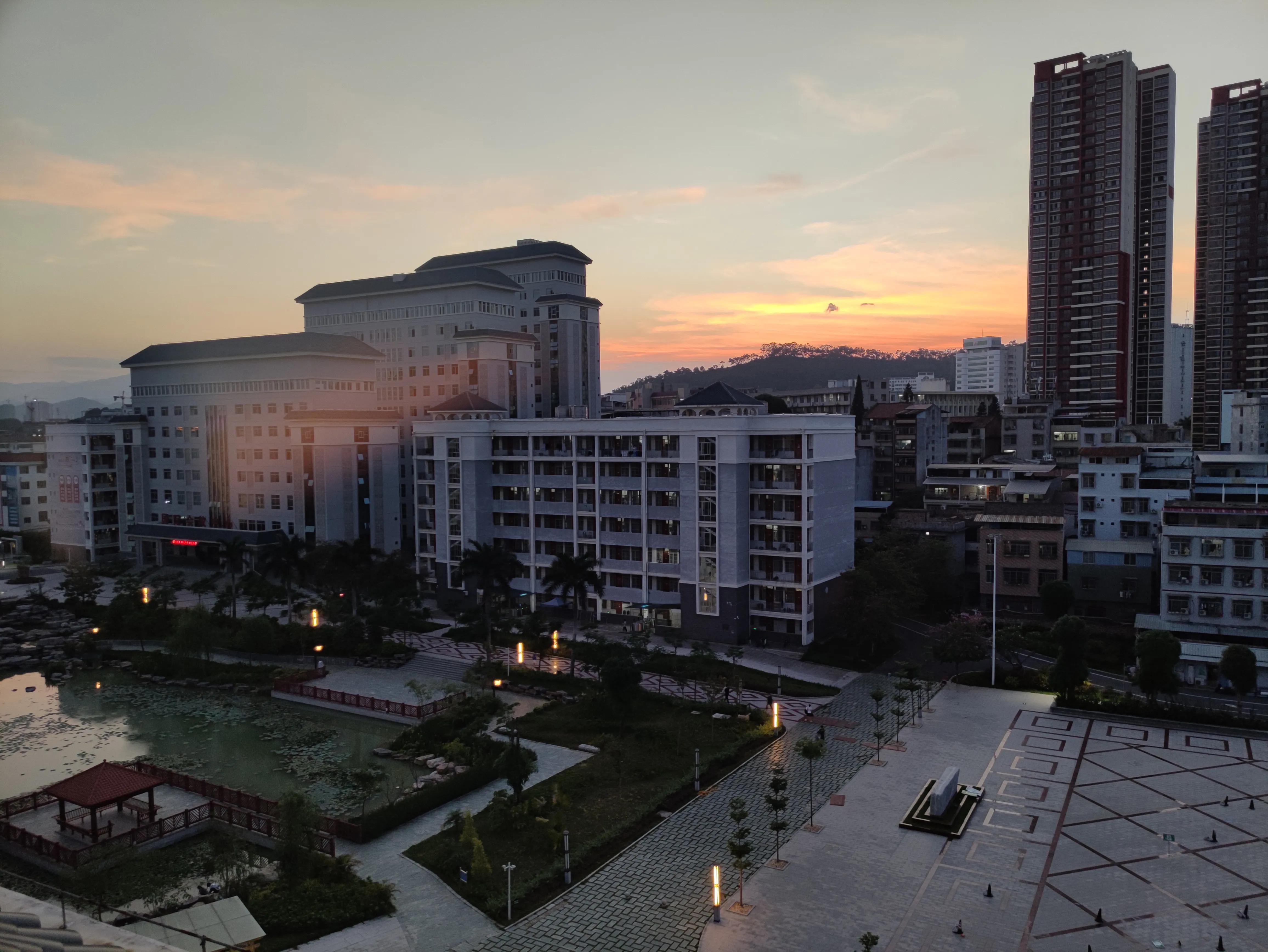 右江民族医学院，教育质量、特色与声誉的综合评价