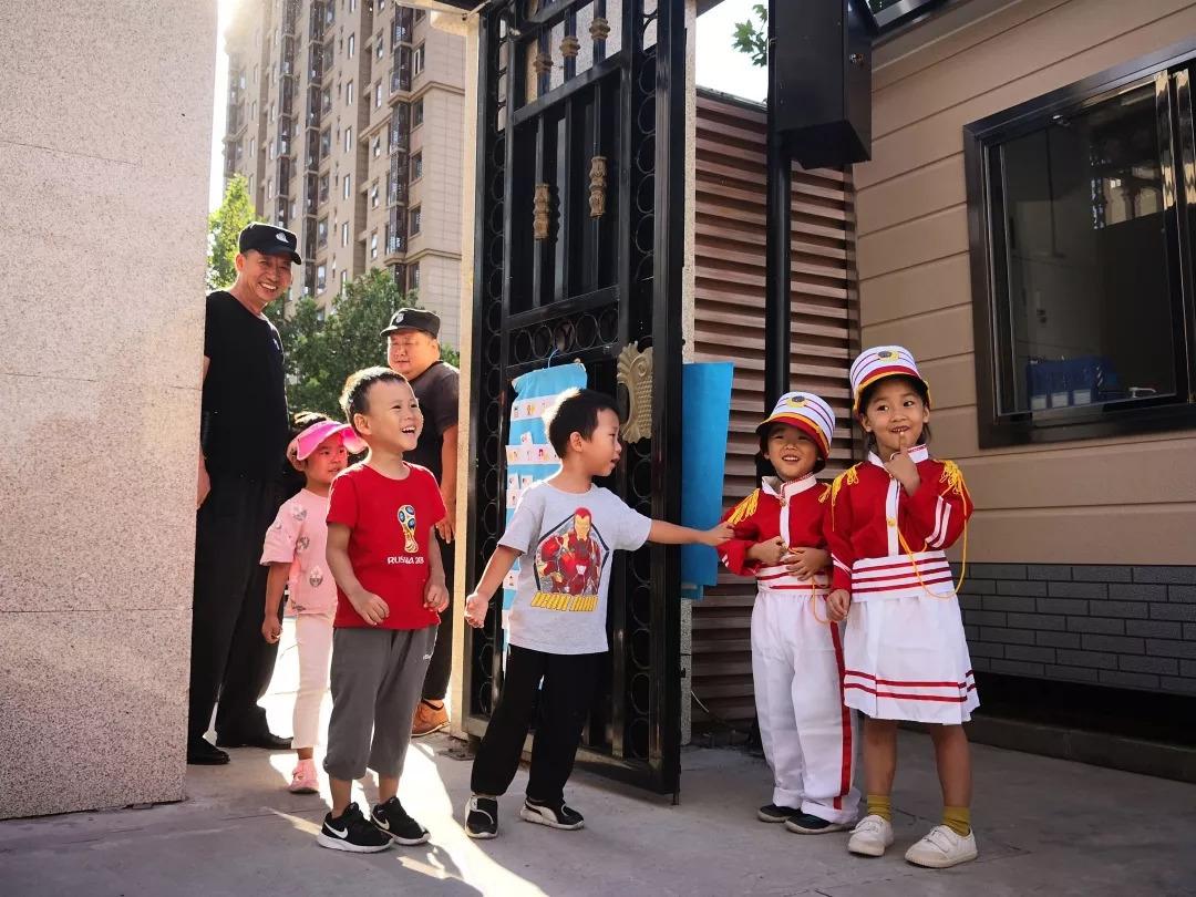 新老师进家长群打招呼，携手共育，共创未来